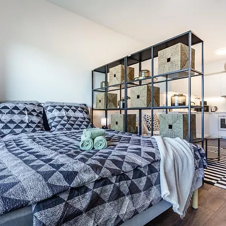 Apartment Calm & Stylish - Garage & Balcony Pressburg