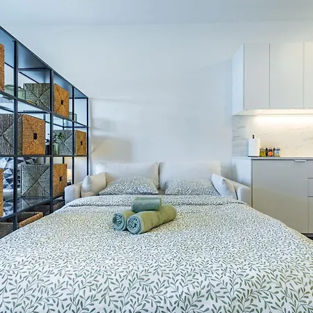Apartment Calm & Stylish - Garage & Balcony *