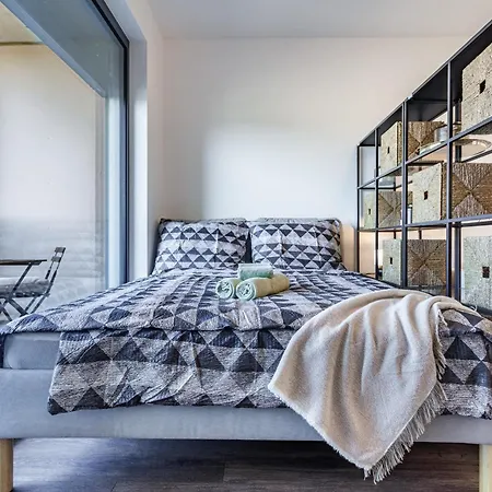 Calm & Stylish - Garage & Balcony Pressburg