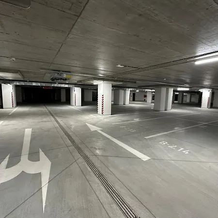 Calm & Stylish - Garage & Balcony Apartment Pressburg